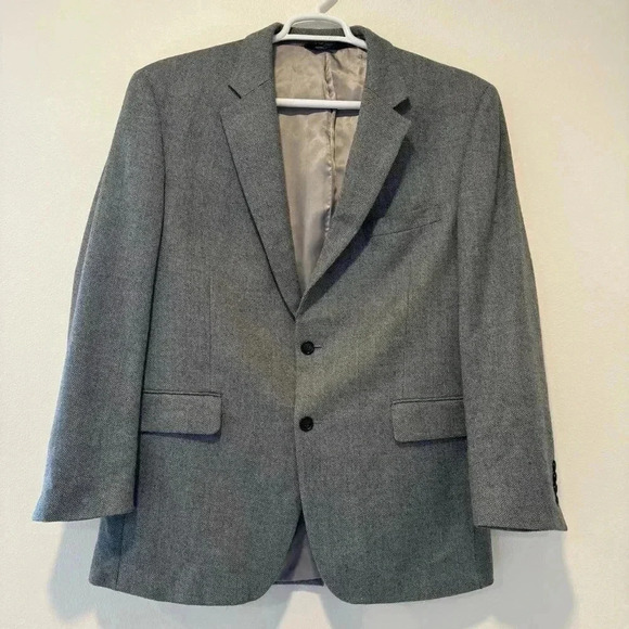 JoS A Bank Herringbone 2 Button Sport Coat Blazer 100% Wool 44R - Picture 1 of 8